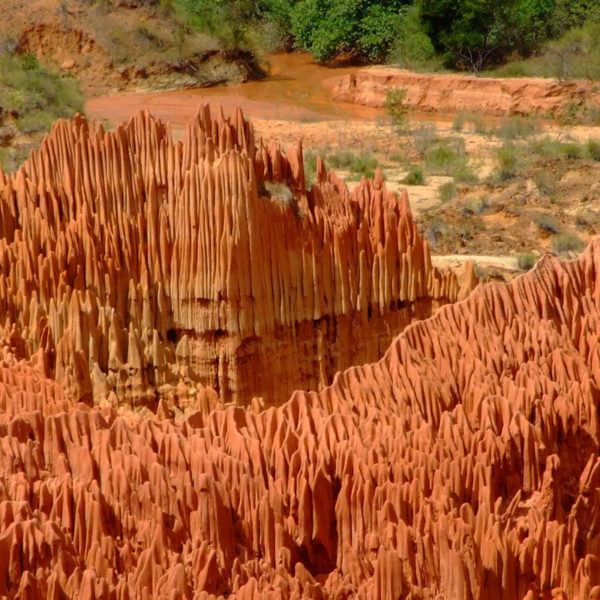 tsingy rouge wild madagascar