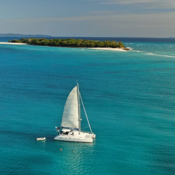 catamarano e isola