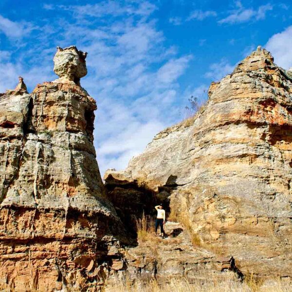 Roccia chiamata la regina dell'Isalo perché a forma di donna