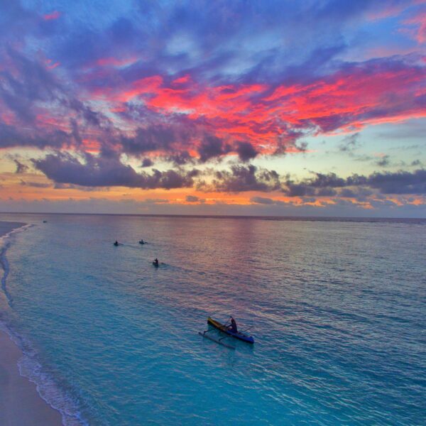 Uno splendido tramonto sulla spiaggia dell'Ankasy Lodge