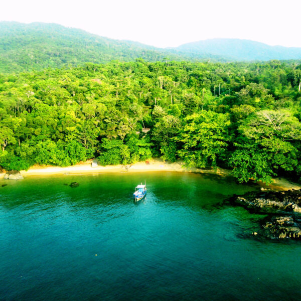 baia antongil spiaggia madagascar